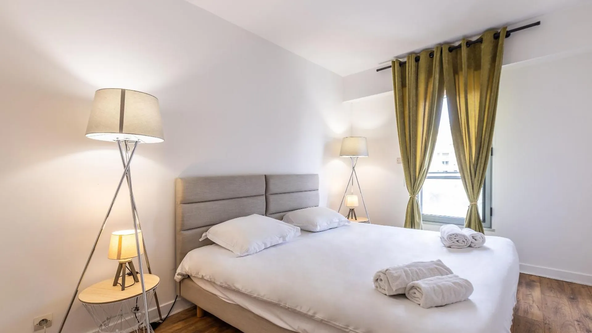Lb Vacation Rentals I High Floor Sea View 2Br Apt With Balcony & Garage Cannes 0*,