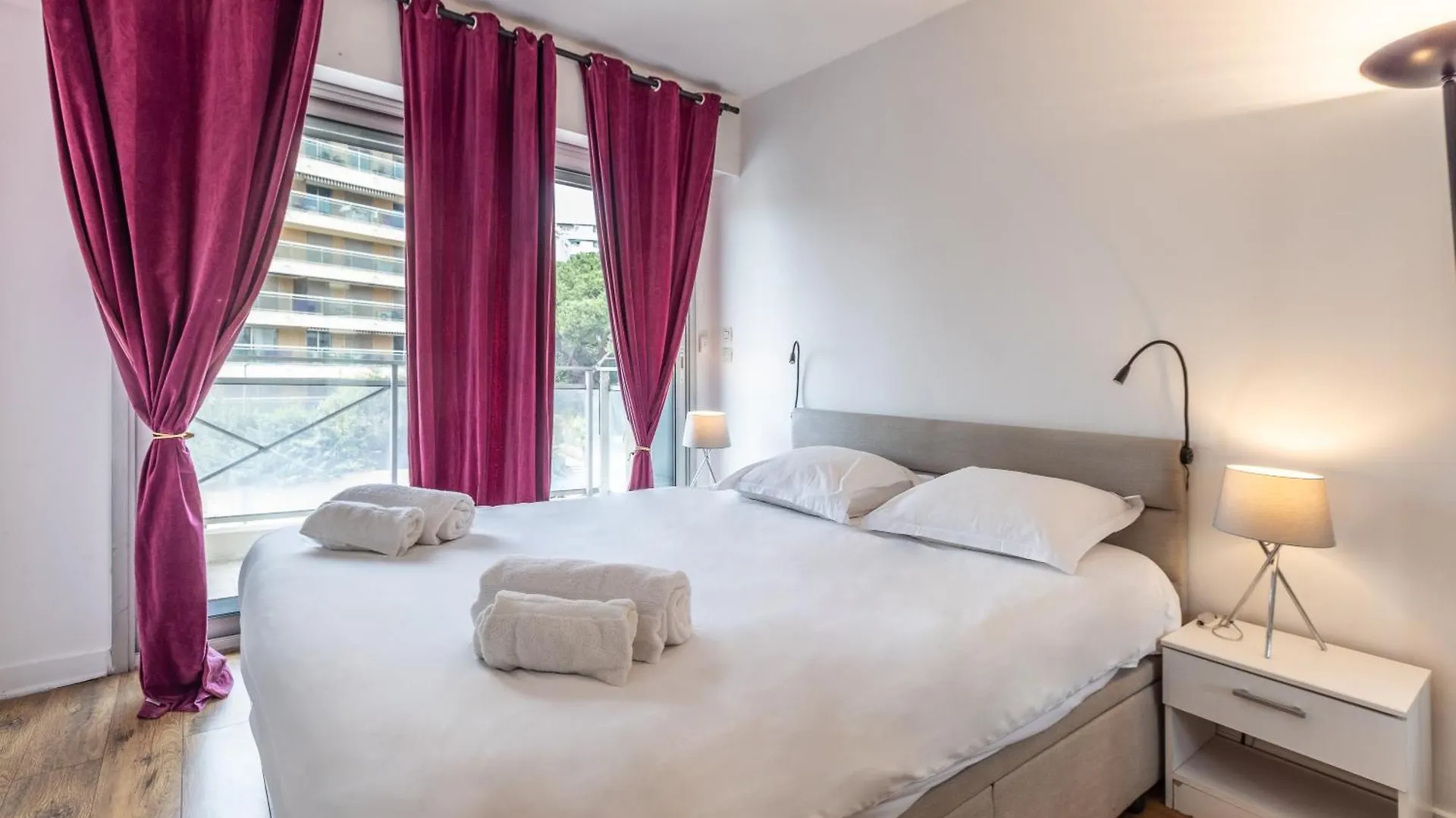 Holiday home Lb Vacation Rentals I High Floor Sea View 2Br Apt With Balcony & Garage Cannes