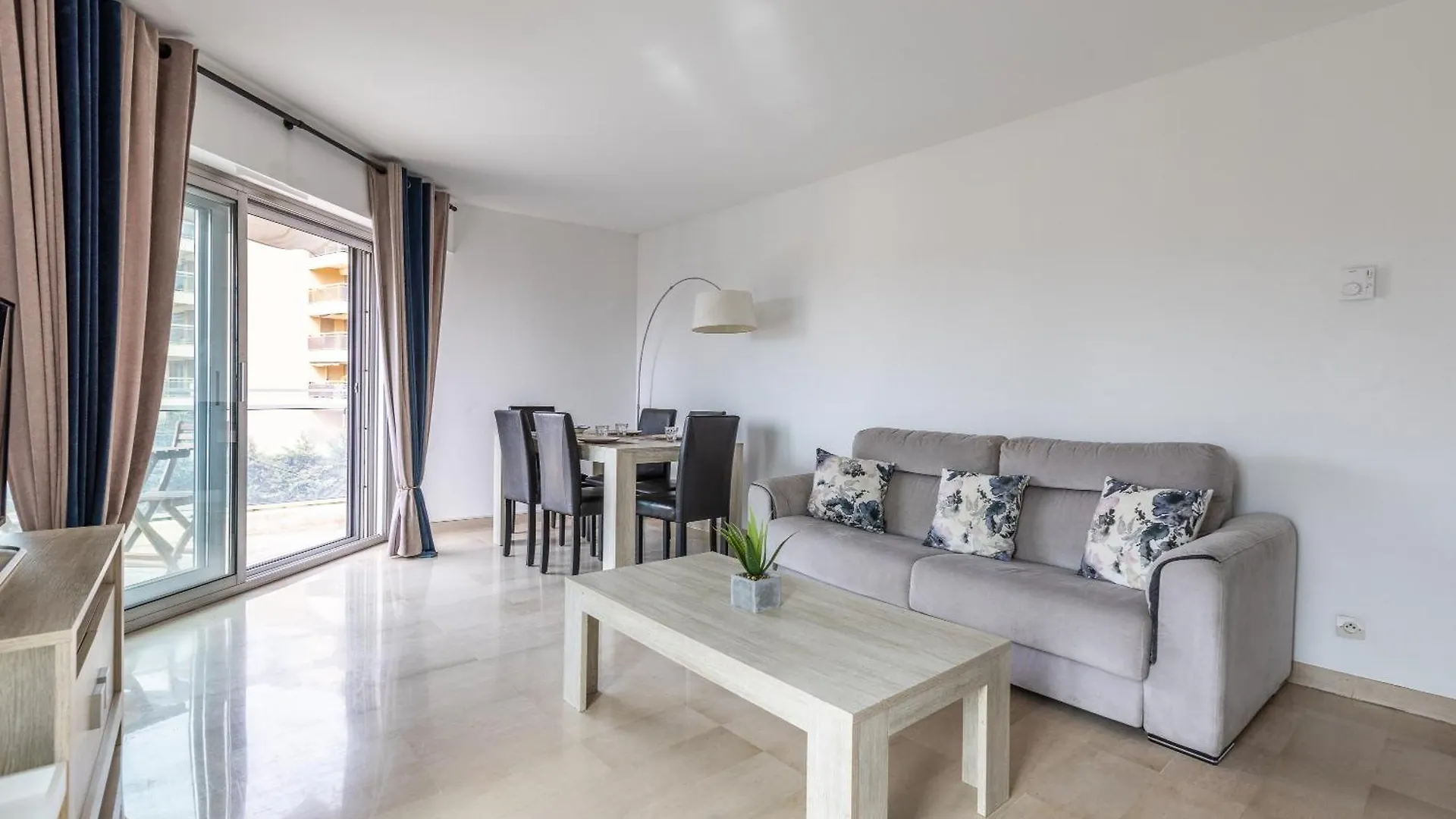 Lb Vacation Rentals I High Floor Sea View 2Br Apt With Balcony & Garage Cannes France