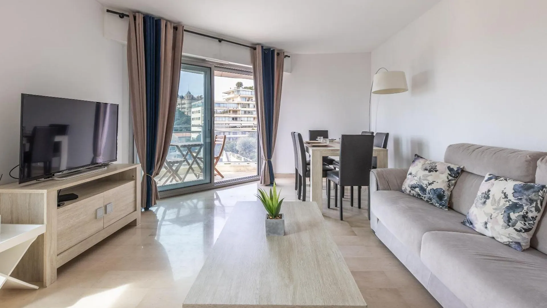 Lb Vacation Rentals I High Floor Sea View 2Br Apt With Balcony & Garage Cannes