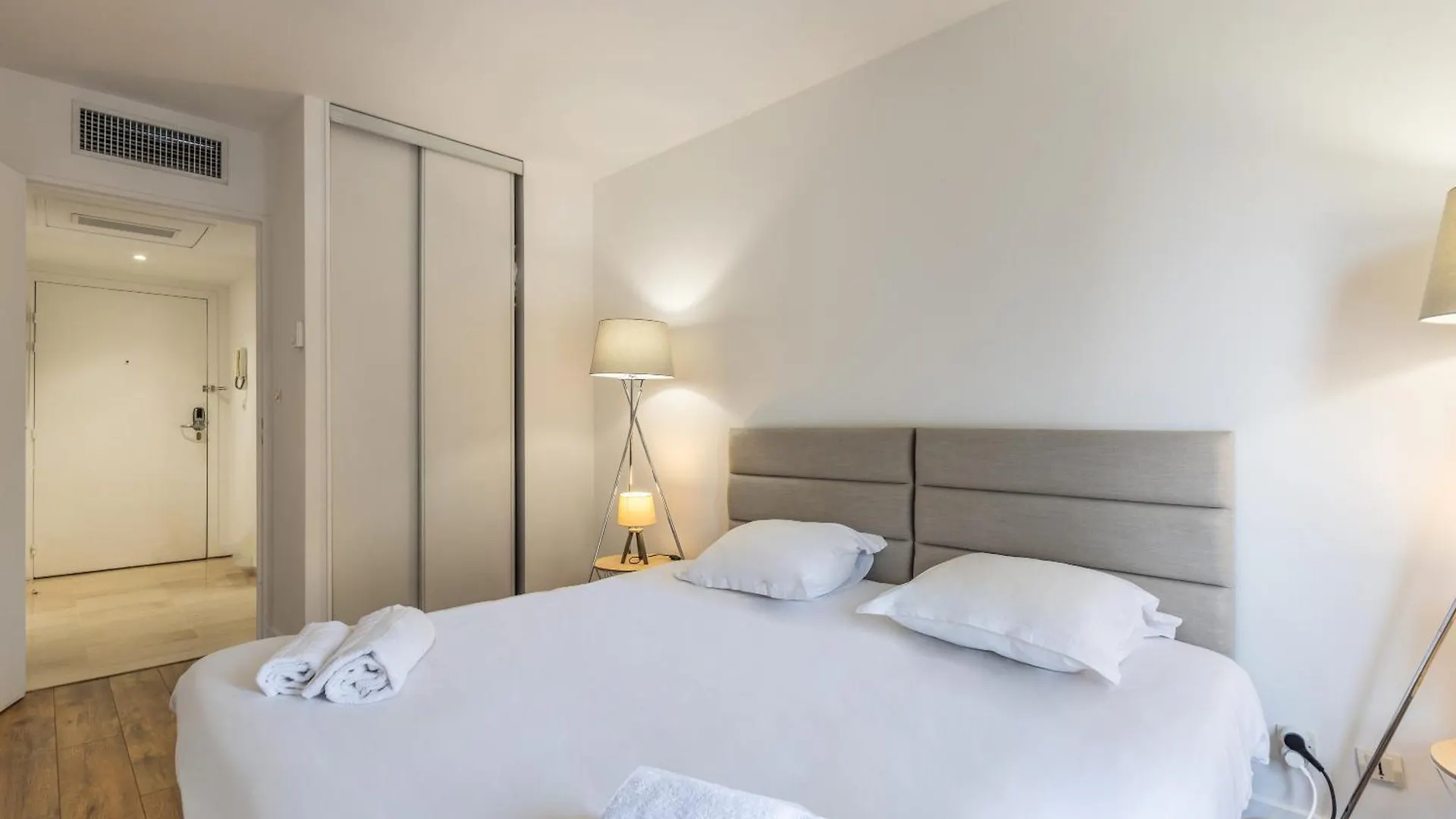 Lb Vacation Rentals I High Floor Sea View 2Br Apt With Balcony & Garage Cannes