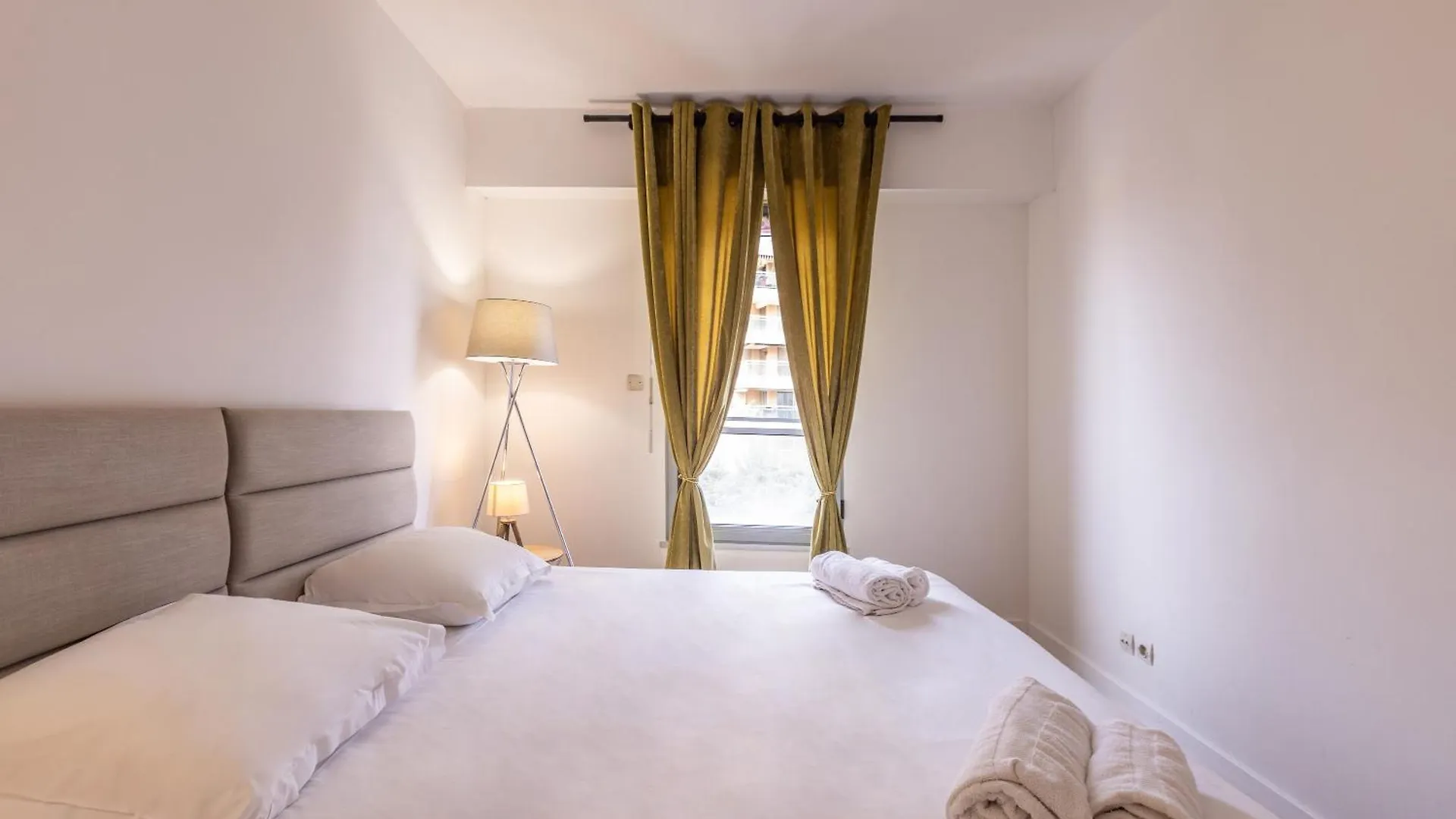 Holiday home Lb Vacation Rentals I High Floor Sea View 2Br Apt With Balcony & Garage Cannes