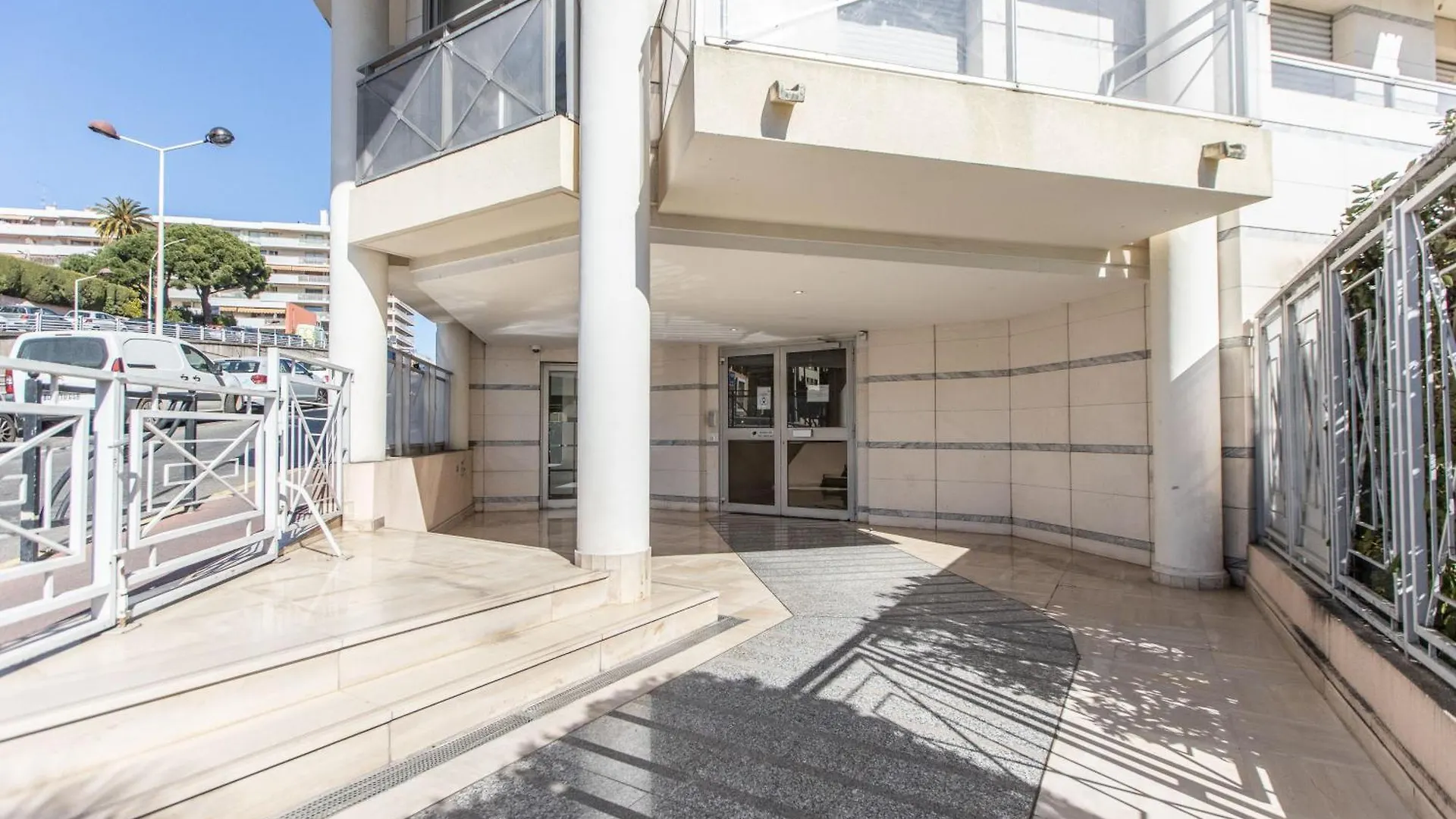 Lb Vacation Rentals I High Floor Sea View 2Br Apt With Balcony & Garage Cannes France