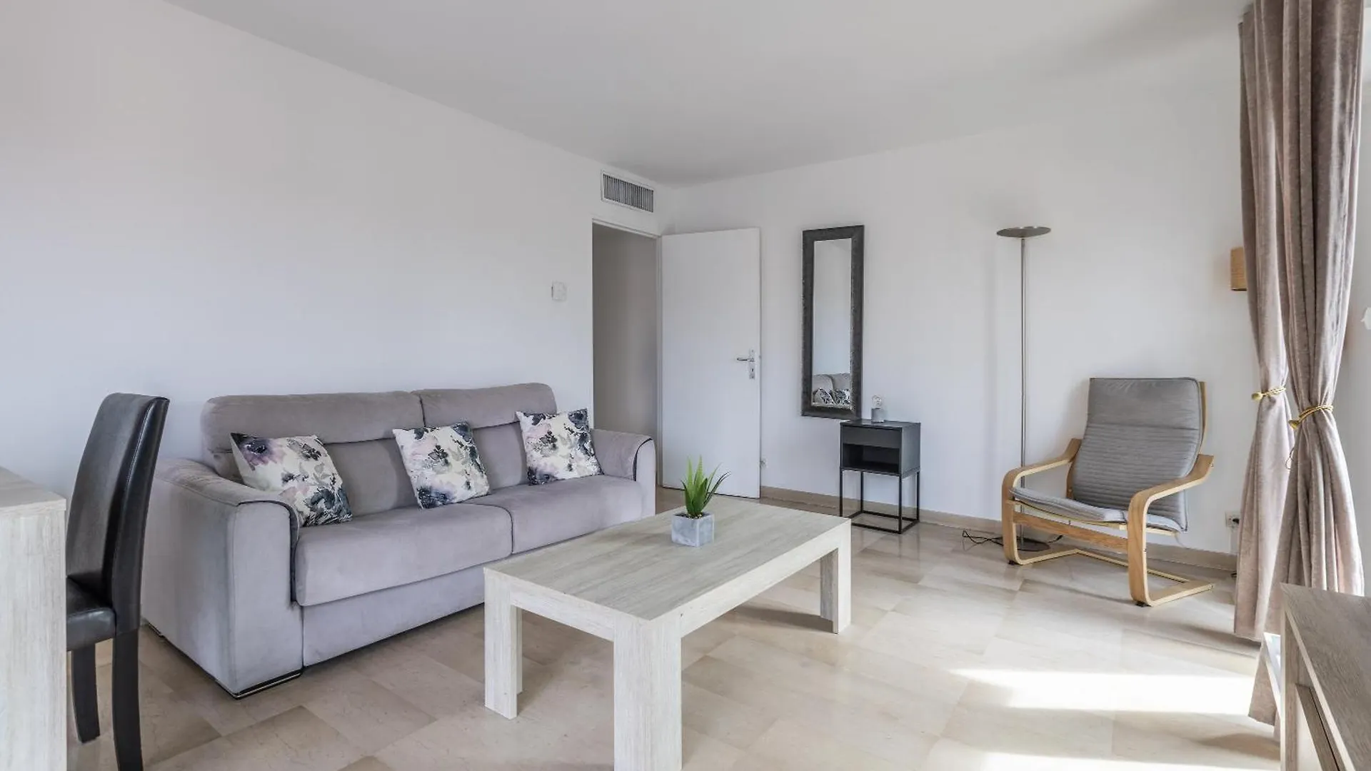 Lb Vacation Rentals I High Floor Sea View 2Br Apt With Balcony & Garage Cannes Vakantiehuis